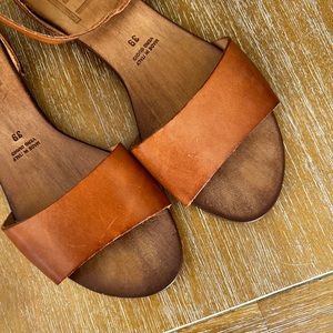 Leather sandals bought in Italy flat strappy like new 39